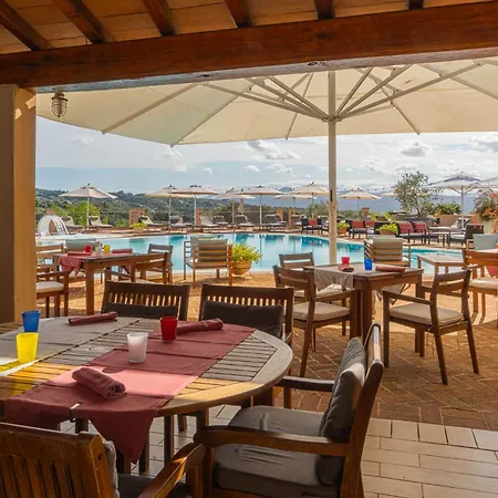 Felix - Country Parco Degli Ulivi 4*