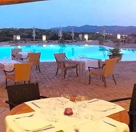 Felix - Country Parco Degli Ulivi Ξενοδοχείο Arzachena